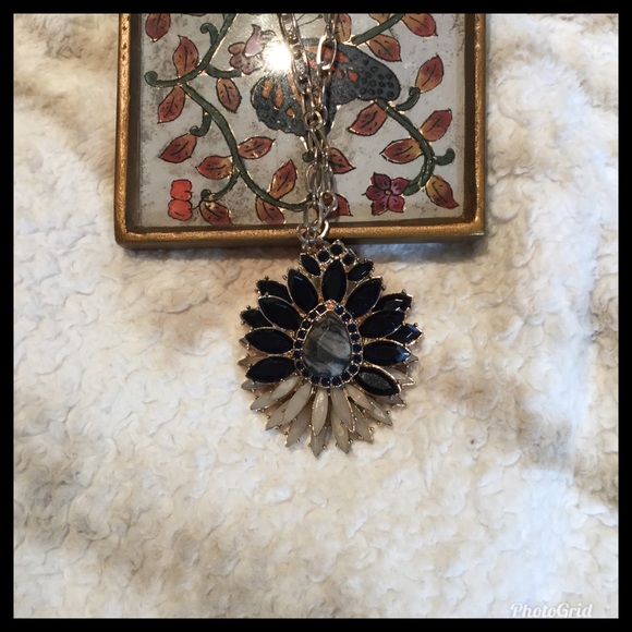 🌺Long Statement Necklace🌺 - Picture 1 of 5